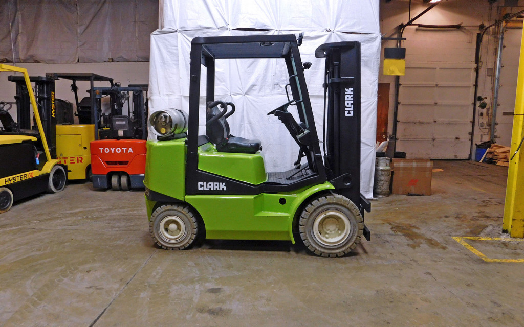 2000 Clark CGP25 Forklift on Sale in Wisconsin