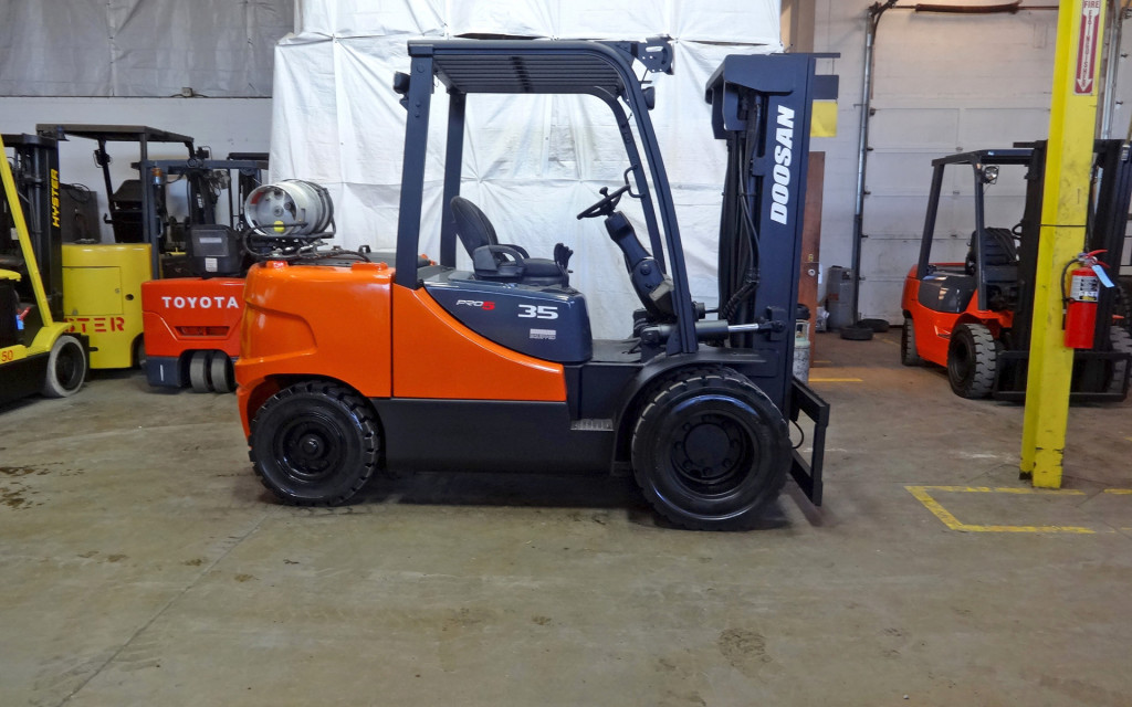 2008 Doosan G35-5 Forklift on Sale in Wisconsin