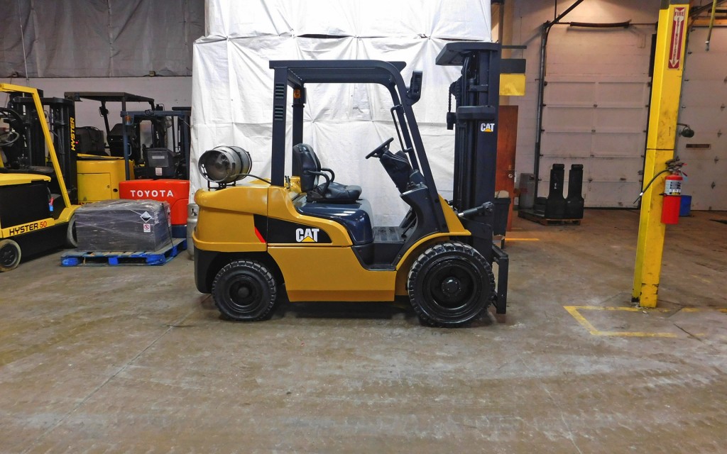 2008 Caterpillar P7000 Forklift on Sale in Wisconsin