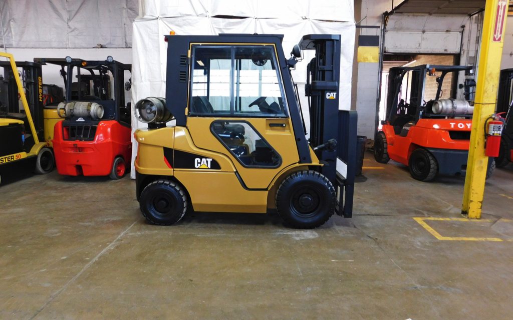  2004 Caterpillar P5000 Forklift on Sale in Wisconsin