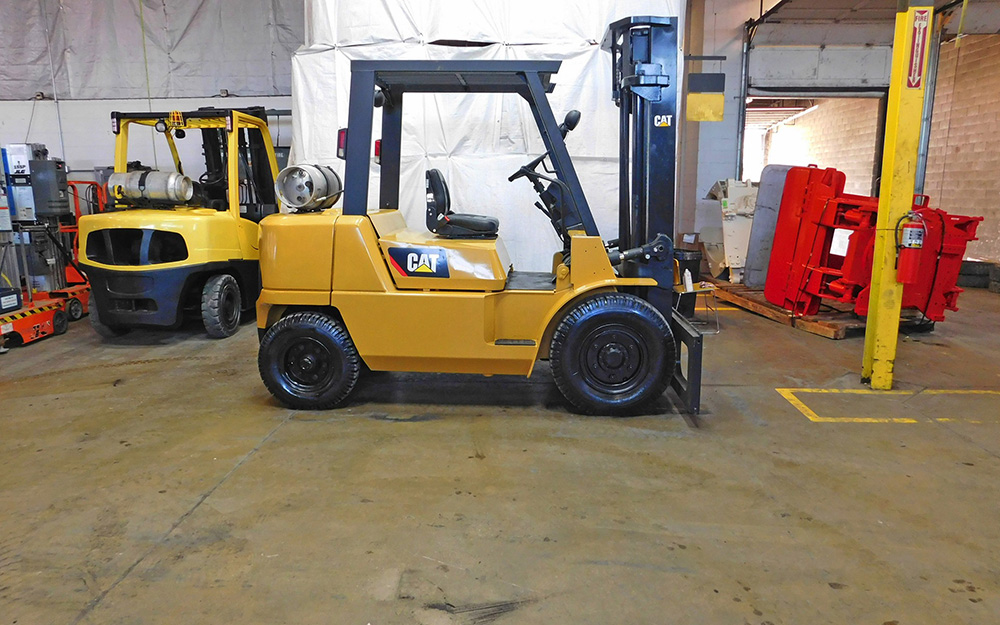  2004 Caterpillar GP40K Forklift on Sale in Wisconsin