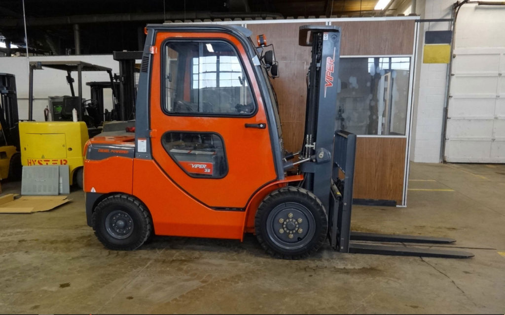  2016 Viper FD35 Full Cab Forklift on Sale in Wisconsin